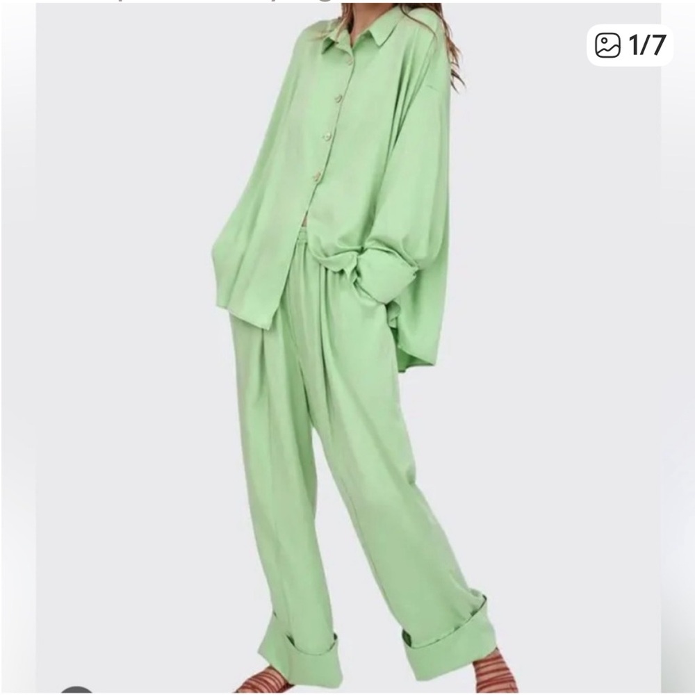 Sleeper Sizeless Pyjama Set
Sage green